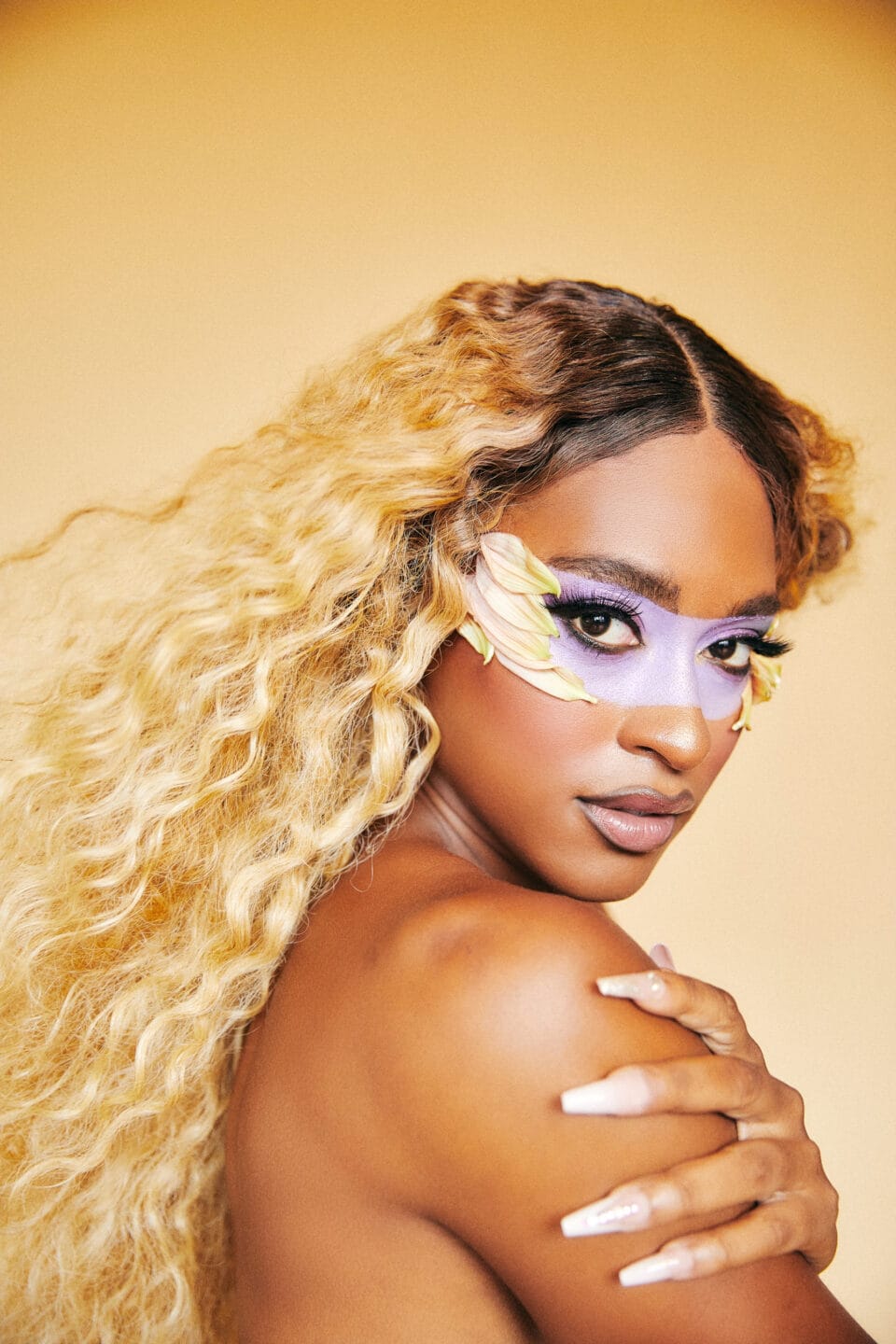 A photograph of performer Mariyea.