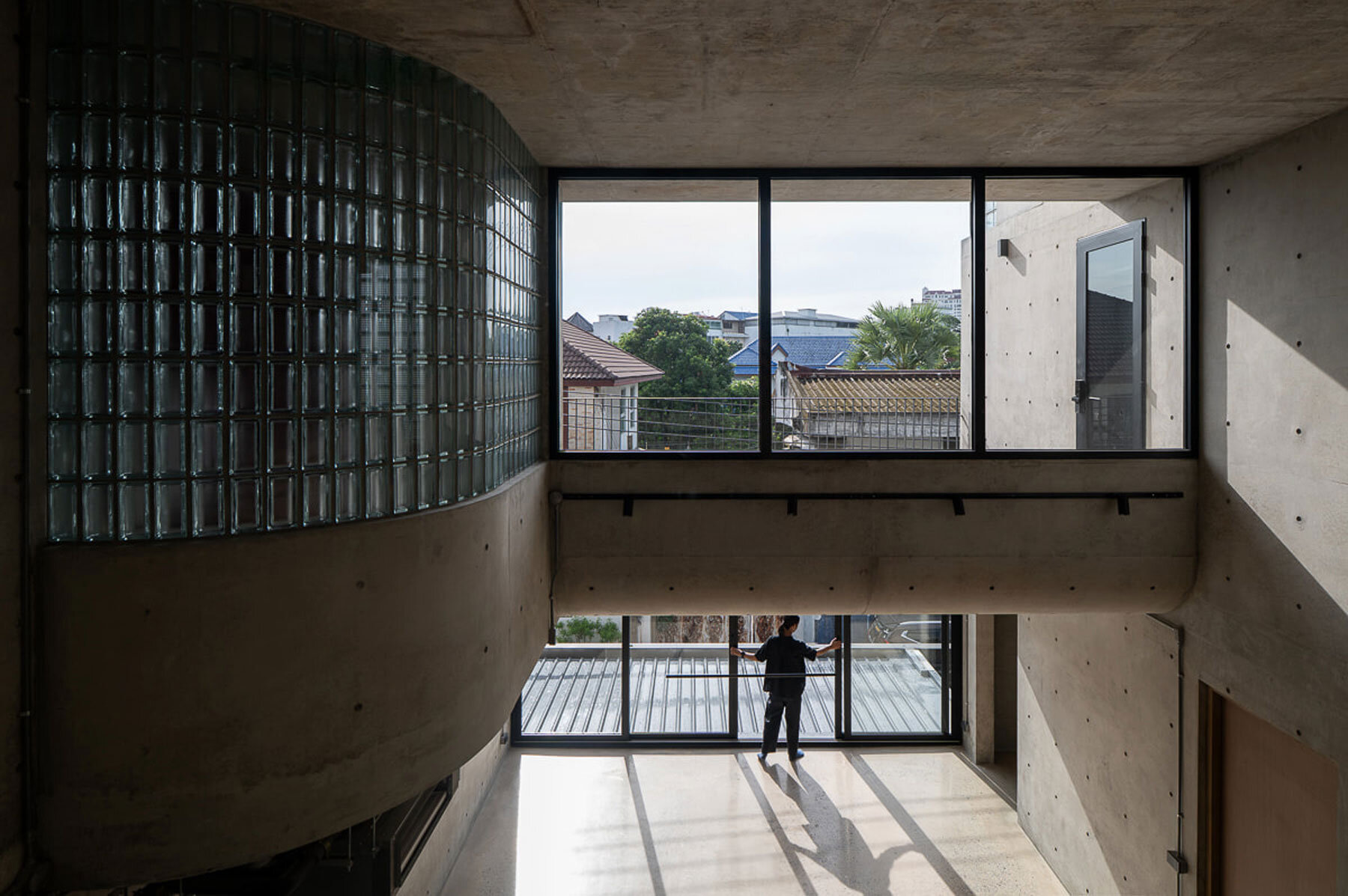bangkok-studio-krubka-p-home-hybrid-residence-office-concrete-designboom-1800-2