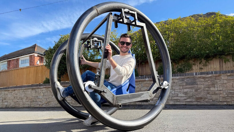 the two rings together surround the inner frame, creating a dual-wheel