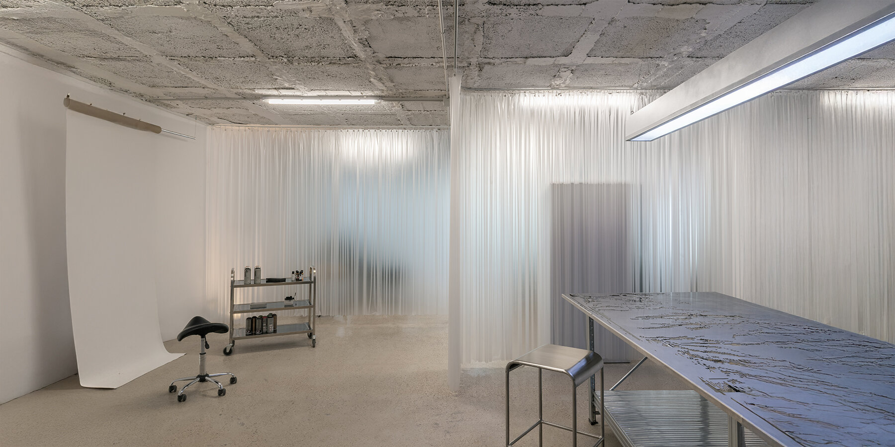 blok-tattoo-studio-barcelona-sterile-spaces-concrete-steel-interiors-xaarchive-designboom-1800-3