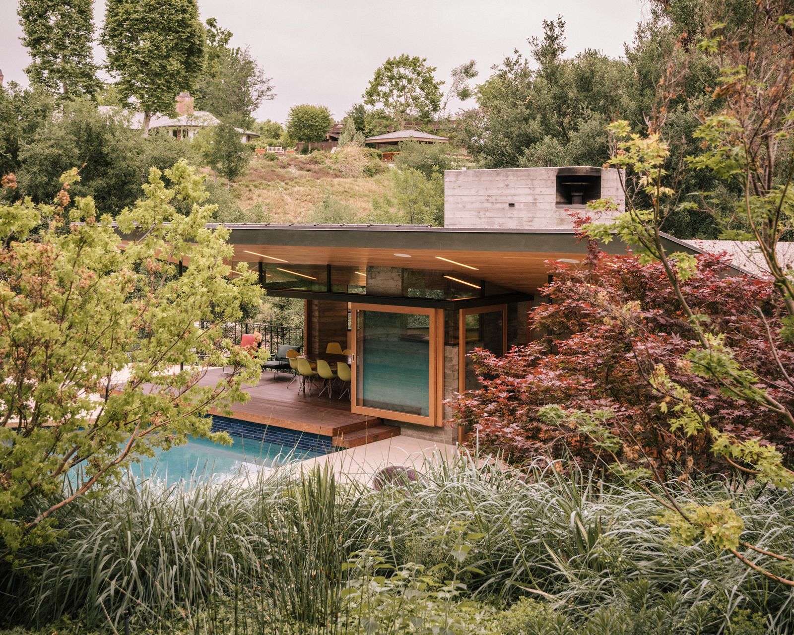 Fung + Blatt Architects evolves a San Marino midcentury into a creative retreat that converses with nature.