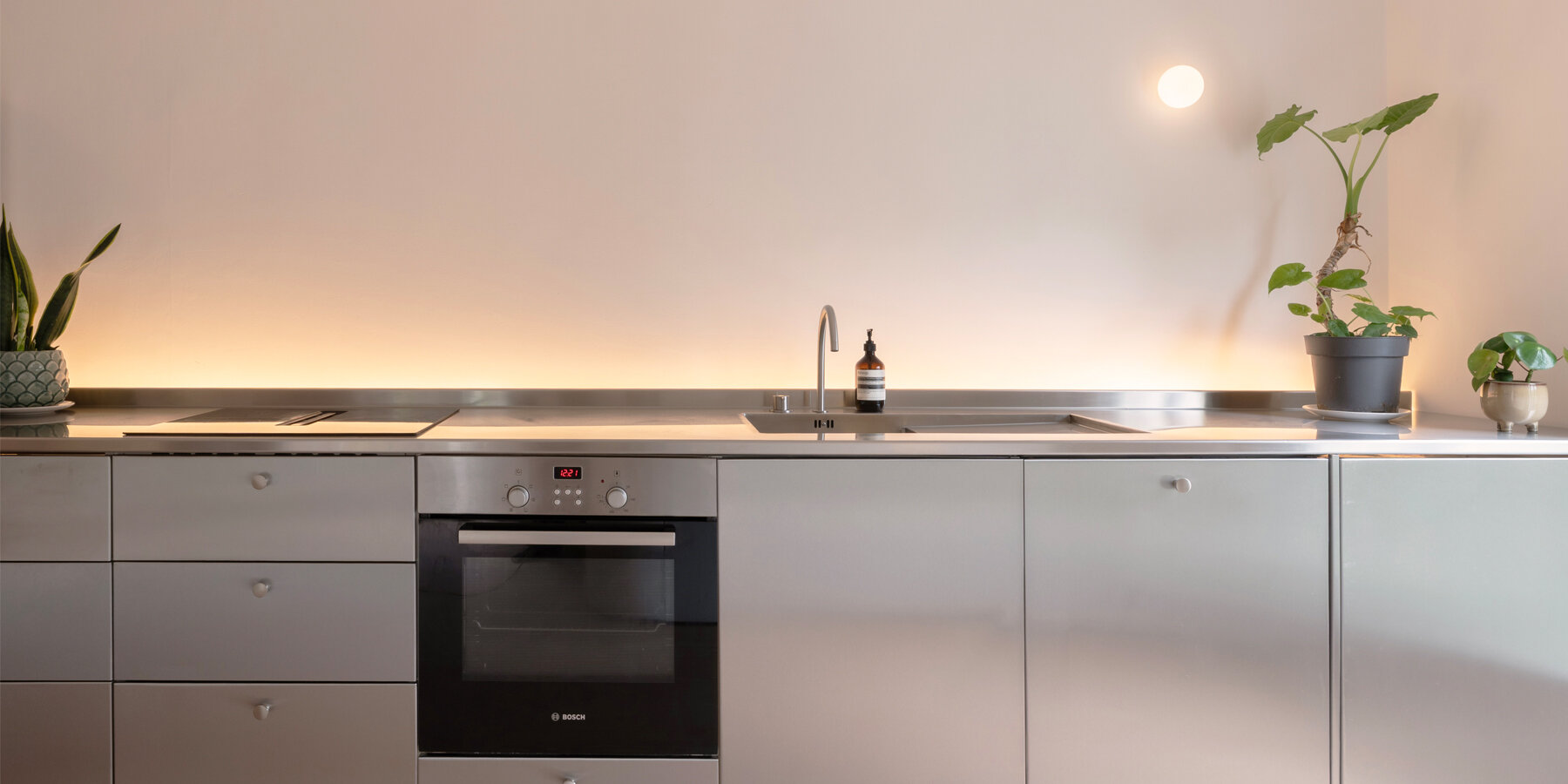 london-pied-a-terre-micro-apartment-dhaus-designboom-1800-3
