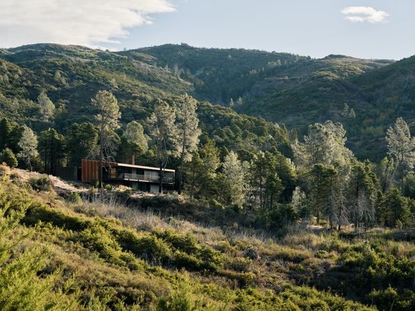 After the 2019 Kincade wildfire destroyed one family's weekend home near Healdsburg, California, Faulkner Architects designed an resilient, durable, and energy efficient house that utilizes the existing concrete foundation and walls—the only salvageable remnants post-wildfire.