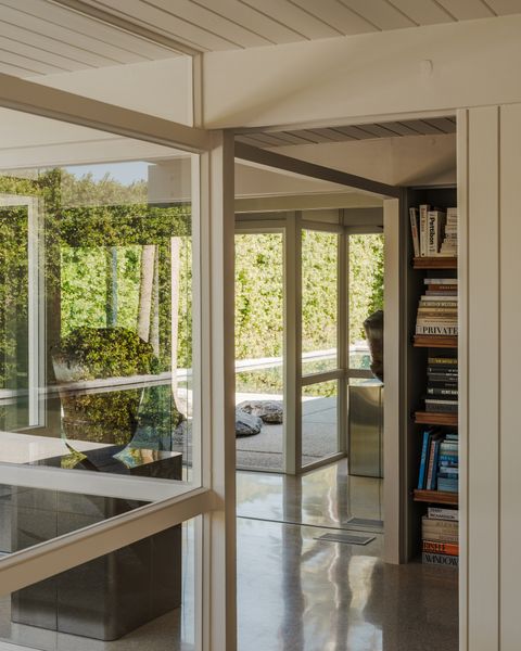 Donald Wexler worked as an apprentice under both Richard Neutra and William F. Cody.