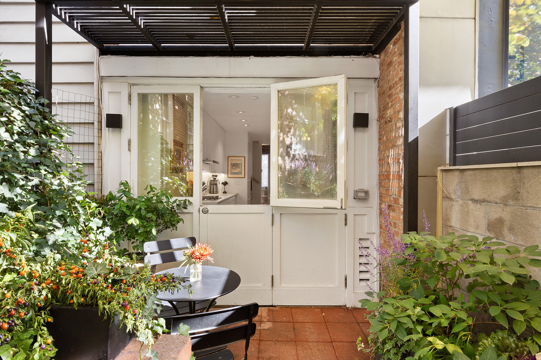 nyc-narrowest-townhouse-75-bedford-street-glasser-designboom-08a