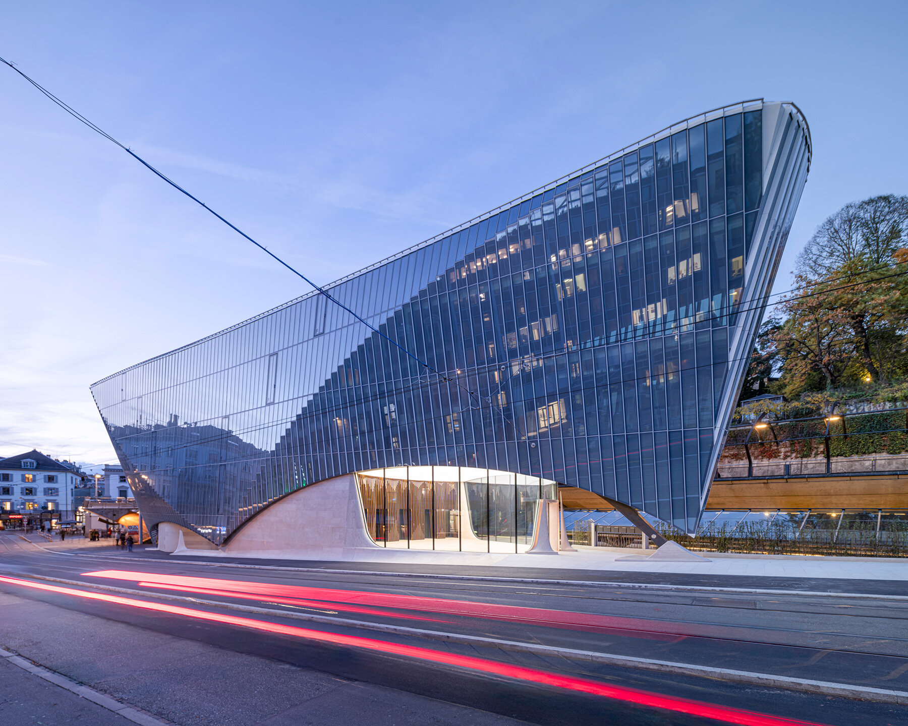 santiago-calatrava-sculpts-haus-zum-falken-in-zurich-with-folded-glass-facade-designboom-large01