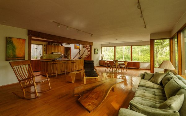 The home was built in collaboration with woodworker Horace Hartshaw, who was an apprentice to Wharton Esherick, one of America’s most iconic craftsman.